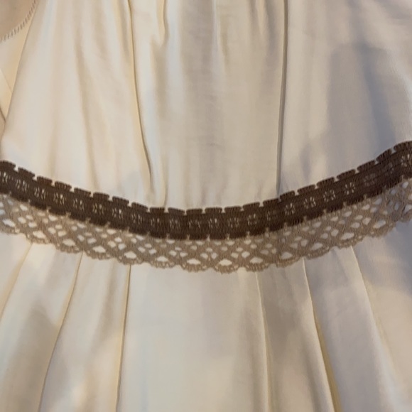 Sleeveless - Picture 2 of 5